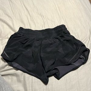 Lululemon hotty hot size 0 2in shorts in black camo